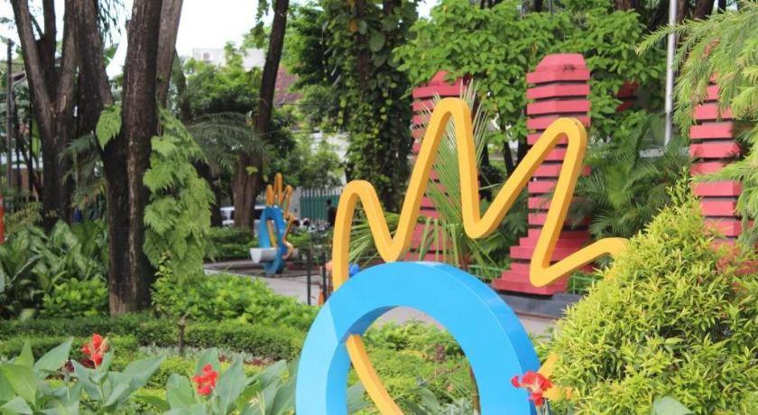 Zoom Dharmahusada Surabaya