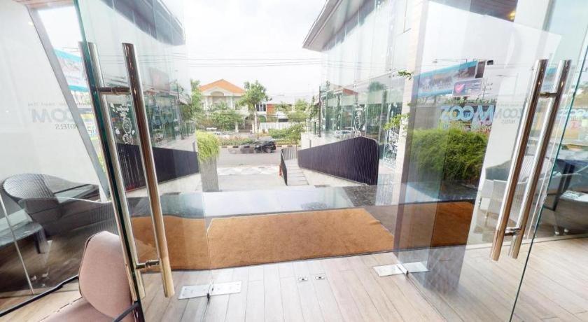 Zoom Dharmahusada Hotel 3*