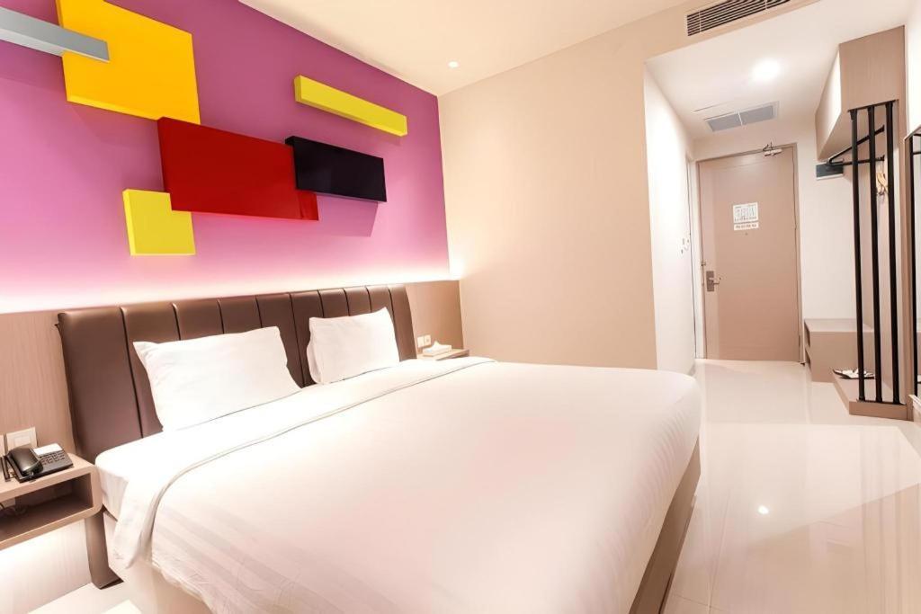 Zoom Dharmahusada Hotel Surabaya